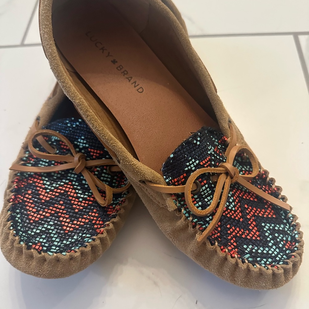 Lucky Brand Tan and Red Moccasins with Classic Design
